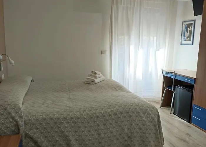 Alojamento de Acomodação e Pequeno-almoço Tritone 3*